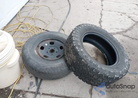 2019 Ram 1500 Classic Express 4X4 6'4 Box z USA, uszkodzony, nr VIN 1C6RR7FGXKS542165